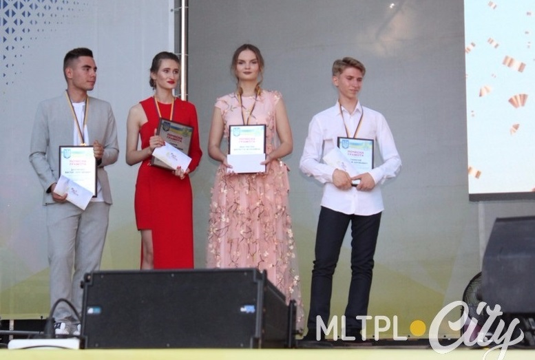 Виктор Данченко, Ольга Голуб, Виолетта Мастюгина и Андрей Гамалий, набравшие высшие баллы во внешнем независимом оценивании в этом году