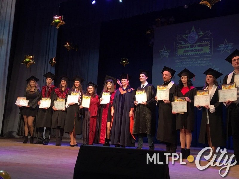 Торжественное вручение дипломов молодым педагогам