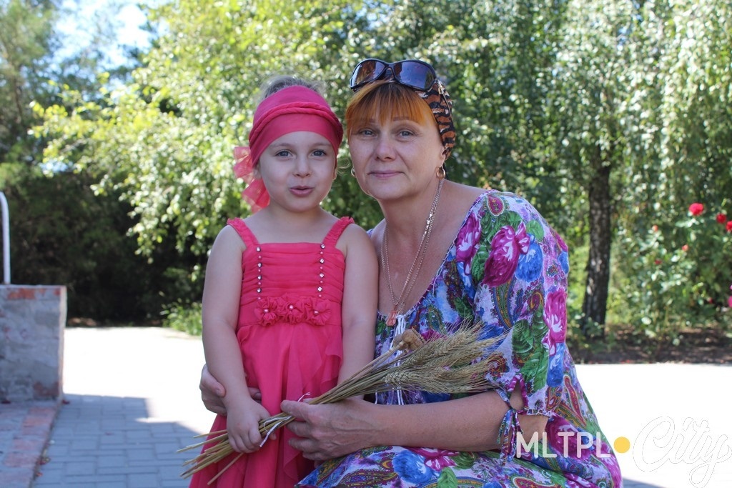 Наталья с внучкой считает, что нам всем нужно вернуться к Богу
