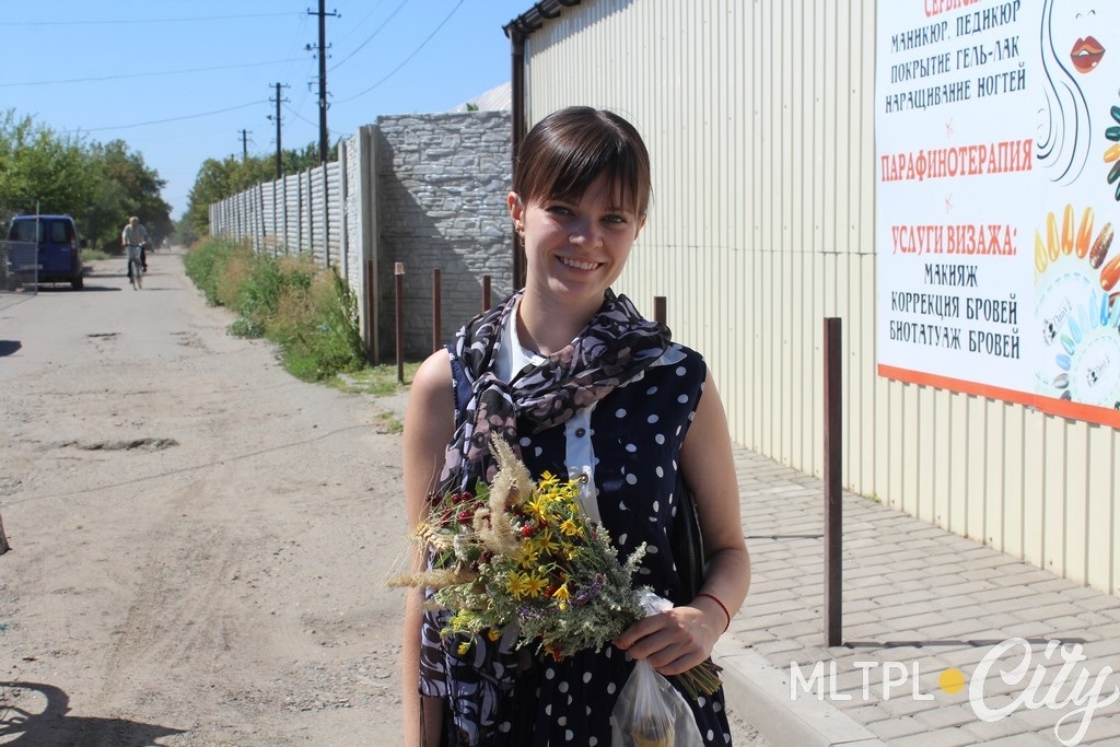 Юля на все праздники ходит в церковь