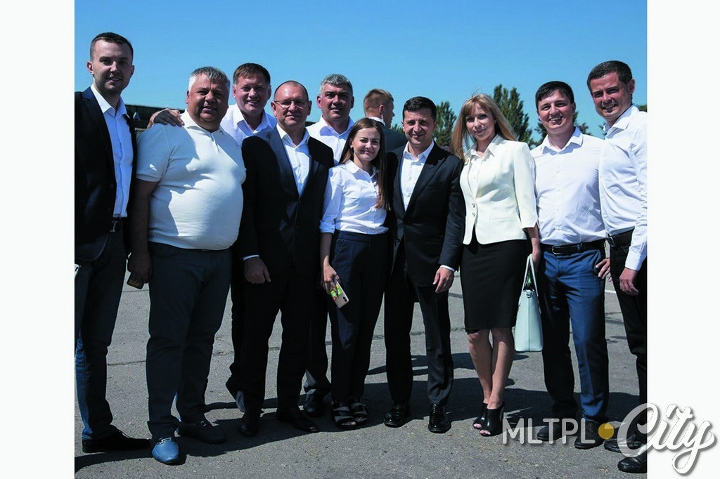 Команда мажоритарников от политичной партии «Слуга народа» и Президент Украины