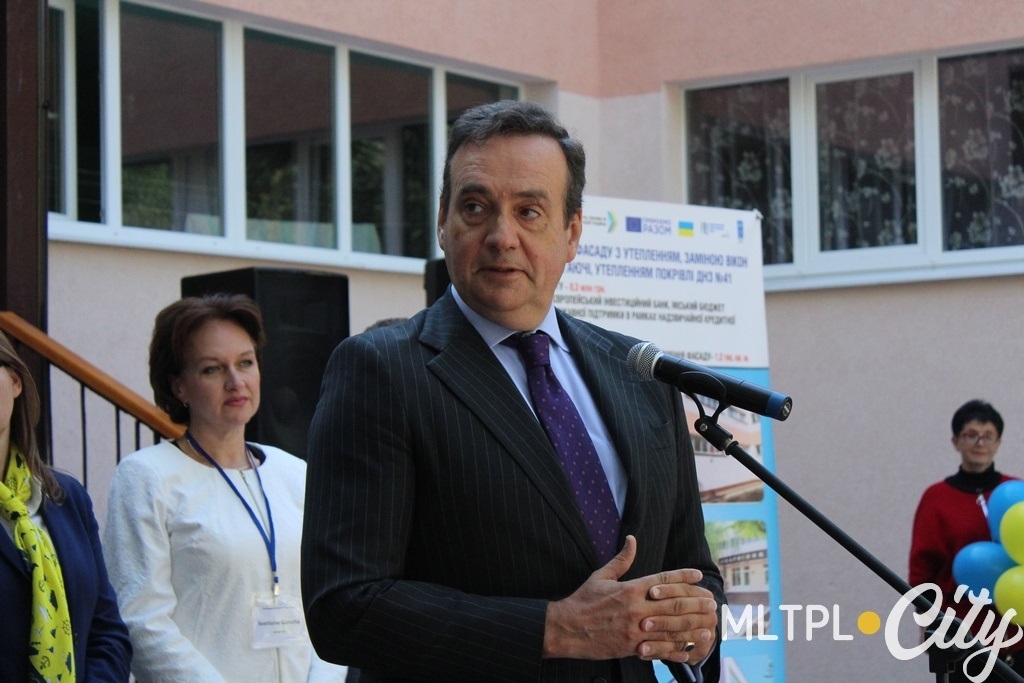Жан-Ерік де Загін - представляє ЄІБ в Україні