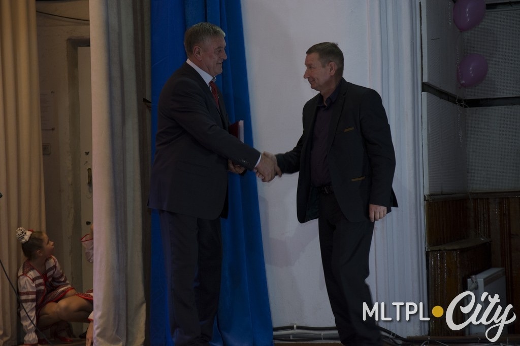 Ярослав Швигл вручил Игорю Пирогову памятный юбилейный знак и грамоту Новгородковского сельского совета