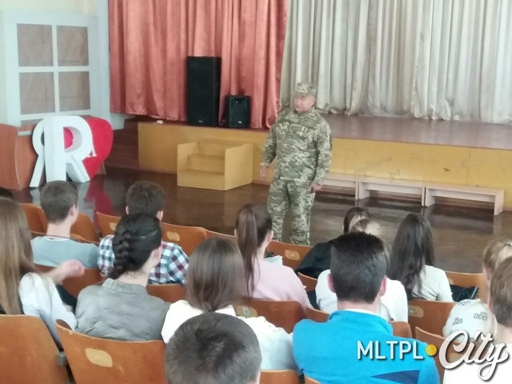 Андрей Глебов выступает в УВК-16