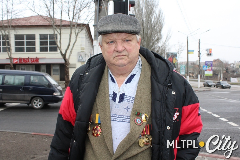 Владимир: "Перенес две операции. Рушатся кости, не могу ходить..."