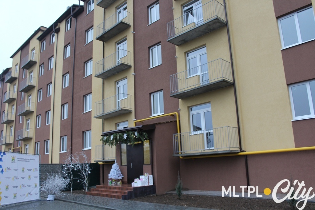 Все подаренные квартиры расположены в одном подъезде дома 84 на улице Университетской