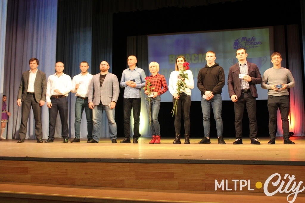 Андрей Жорняк вручил удостоверения о присвоенных званиях