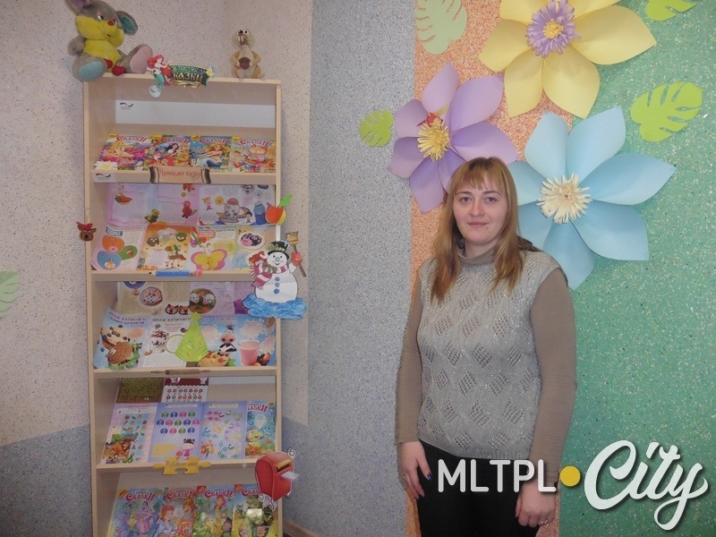 Библиотекарь «Мальвины» Яна Еременко приглашает горожан участвовать в конкурсах