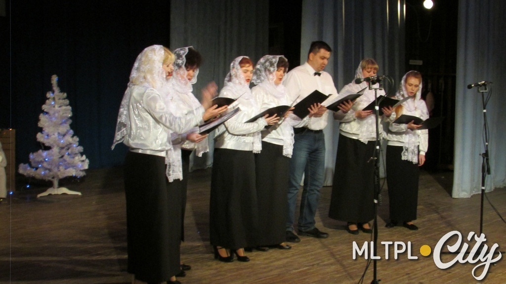 В репертуаре хора храма Серафима Саровского - более 30 колядок