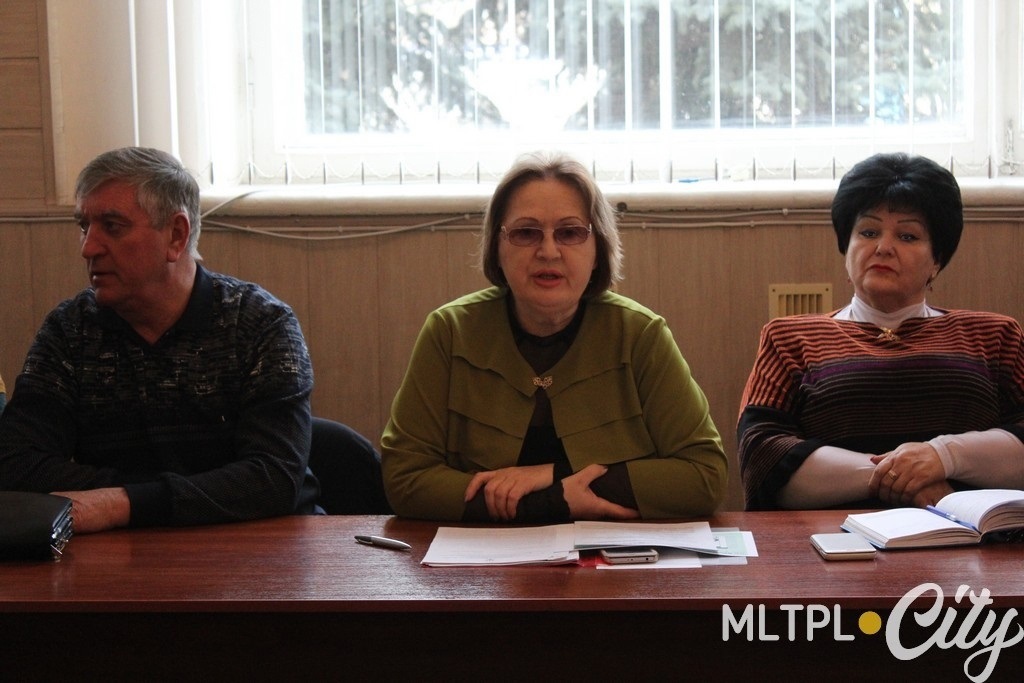 Начальник управления Пенсионного фонда Украины в Мелитополе и Мелитопольском районе Светлана Христова (в центре) на плановой учебе председателей и заместителей районного и сельского советов 