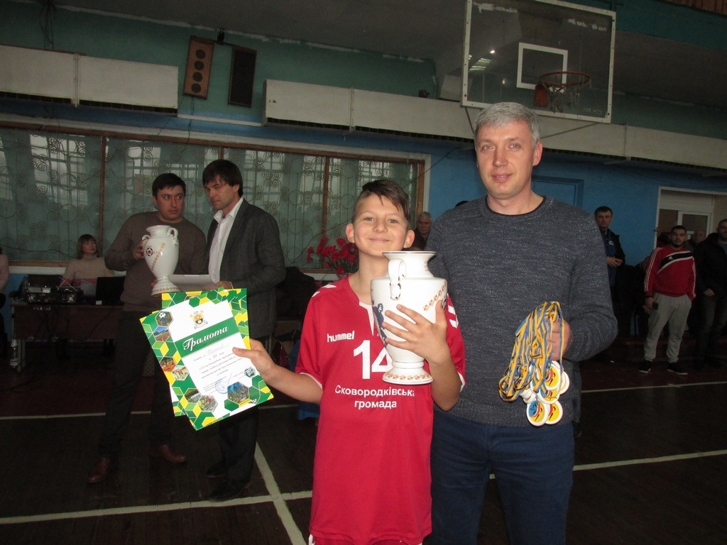 Команда ДЮСШ г. Красилов 2008 г.р. получила кубок за 3 место