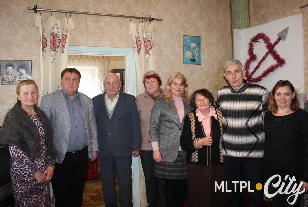 С поздравлениями прибыли глава и представители руководства ОТГ