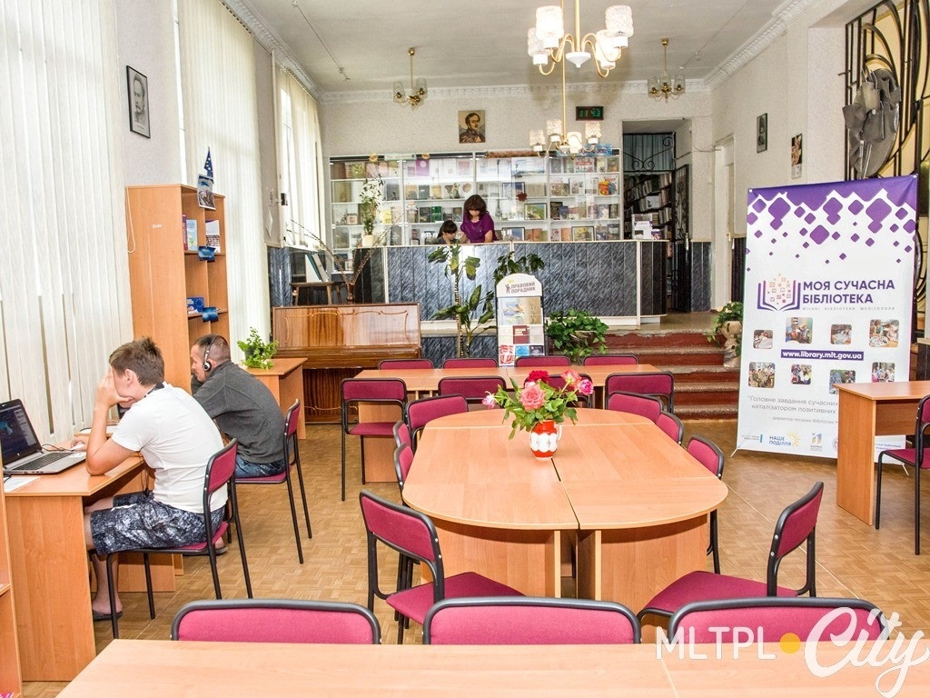 Времена меняются, сейчас книги можно скачать в электронном виде, однако от этого библиотеки не теряют своей актуальности
