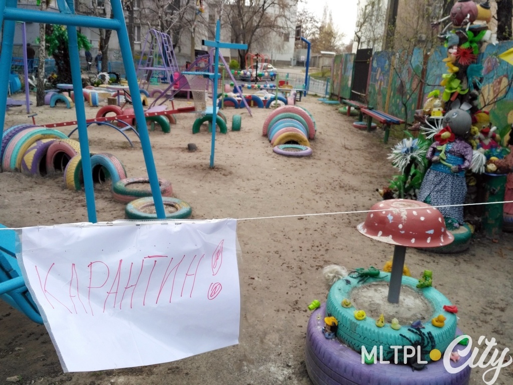 На детскую площадку - ни шагу