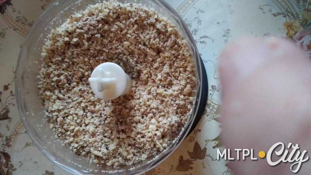 Орехи лучше измельчать - так лучше раскроется вкус