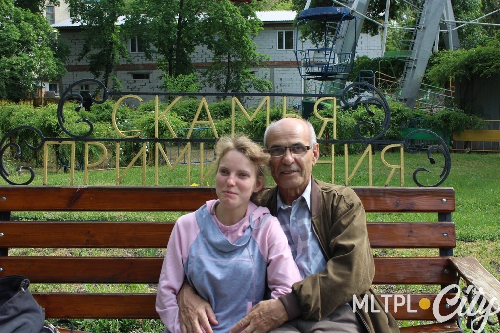 Евгений Кузьмич с внучкой