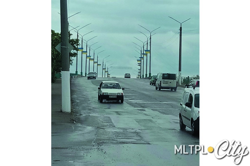 Мост вже не тільки погано виглядає, але й стає небезпечним