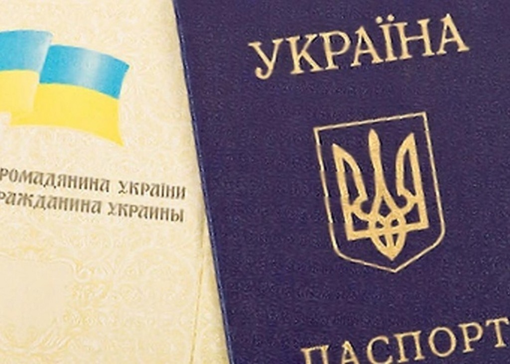 Запрещается пребывание на улицах без документов, удостоверяющих личность, подтверждающих гражданство или специальный статус