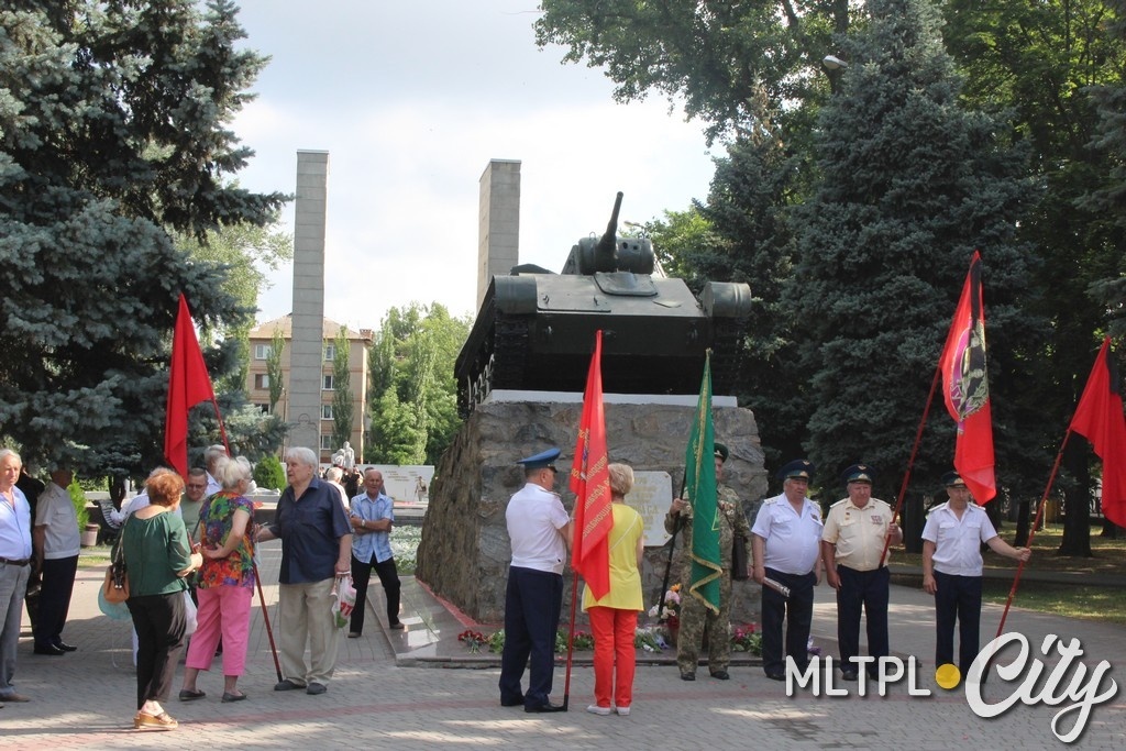 Мелитопольцы с самого утра 22 июня пришли на Братское кладбище