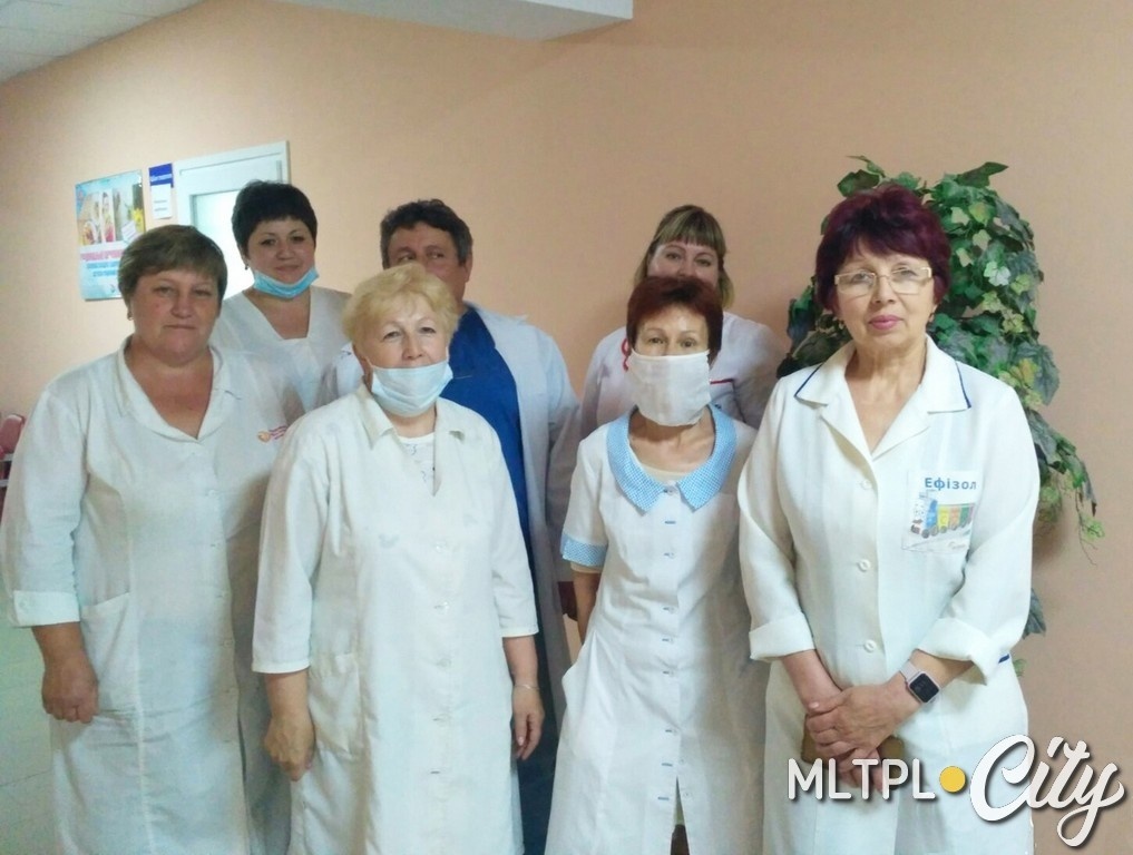 Алла Ванина в кругу своих коллег по работе