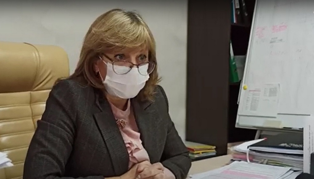 Ирина Щербак рассказала, что все средние и старшие классы в мелитопольских школах поделят на группы. Одни будут за партами в зеленую неделю, другие - в красную.