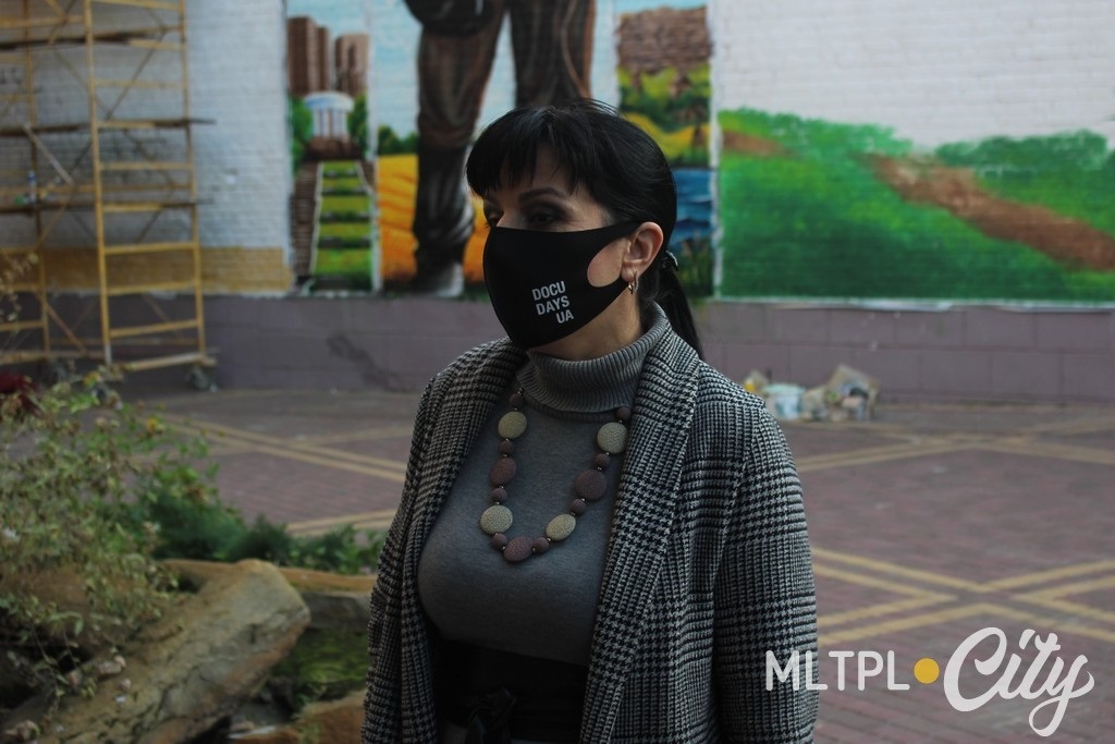 Ольга Леонтьева: "Все делается за счет проекта, начиная от краски до выбора художника"