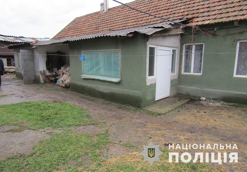 Грабитель повредил окно и проник в дом пенсионерки