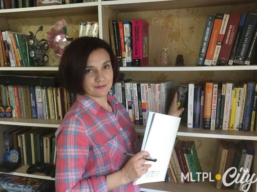 Українську на щодень викладатиме Олена Даниліна філологиня і письменниця