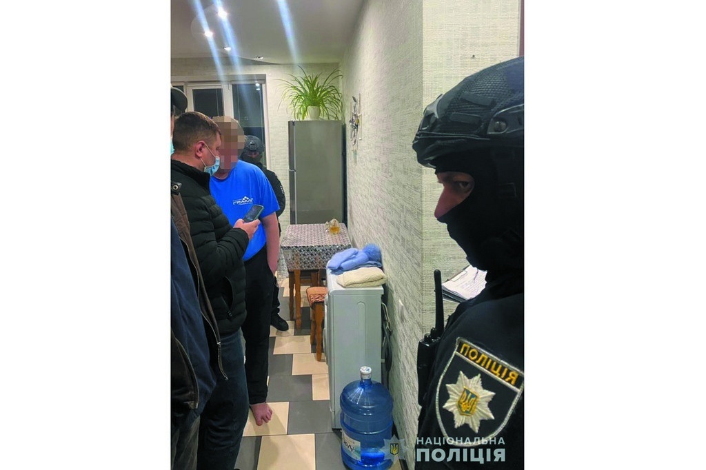 На месте события правоохранители обнаружили тело женщины с огнестрельным ранением