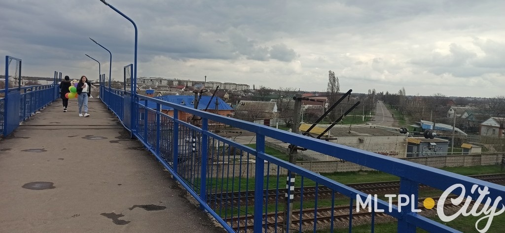 На локдауне жизнь не останавливается - девушки идут на именины