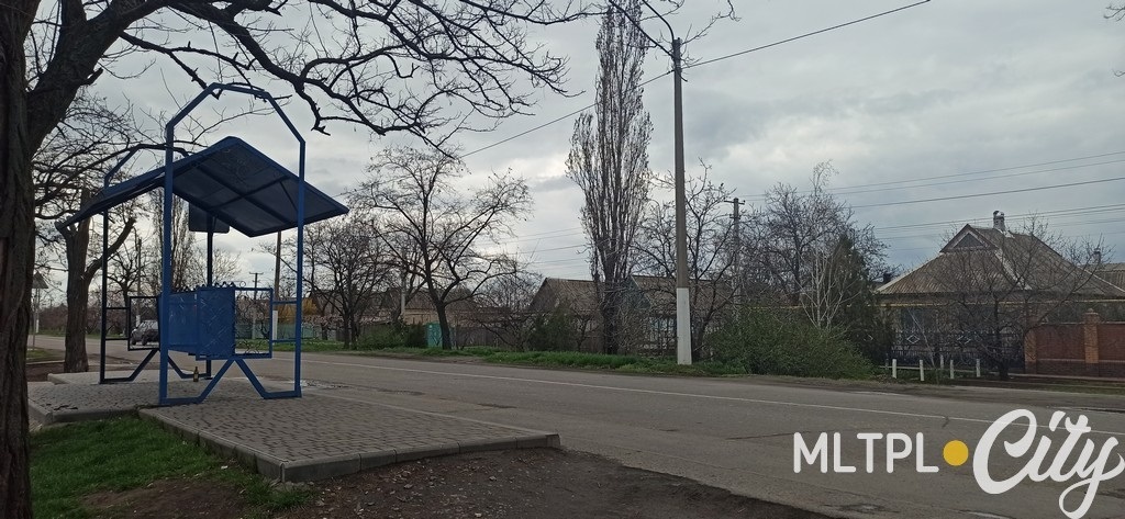 Этой убитой синей остановке я не радовалась так много лет