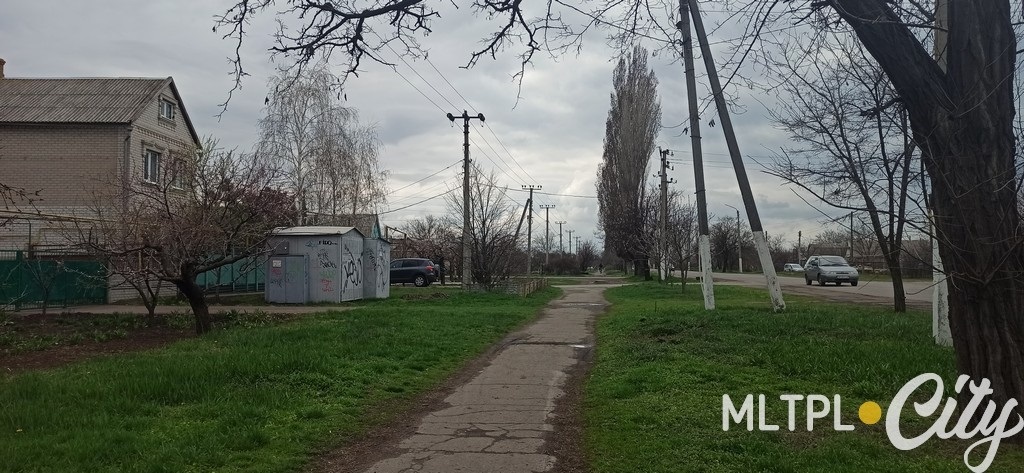 Дойдя до этой подстанции, мне уже хотелось сесть в маршрутку. Но они не ходят