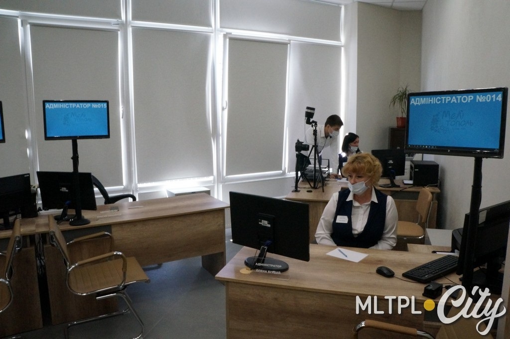 В ЦПАУ можно оформить и биометрический паспорт и техпаспорт на транспортное средство
