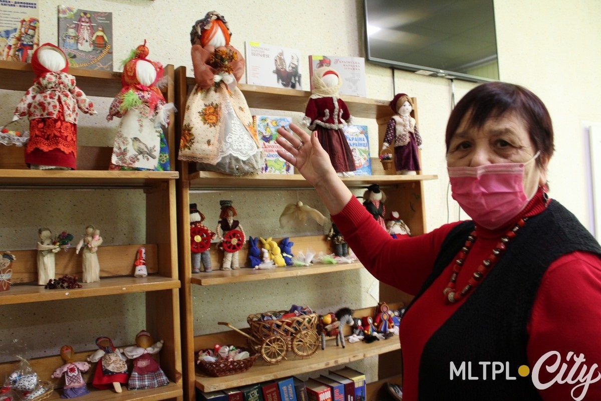 Наталья Бернага записала для мелитопольцев несколько мастер-классов о том, как сделать куклу-мотанку не выходя из дома
