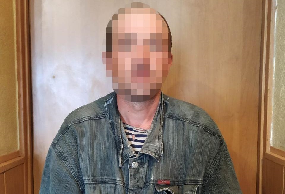 Ранее судимый местный житель нанес оппоненту несколько ударов топором и лопатой