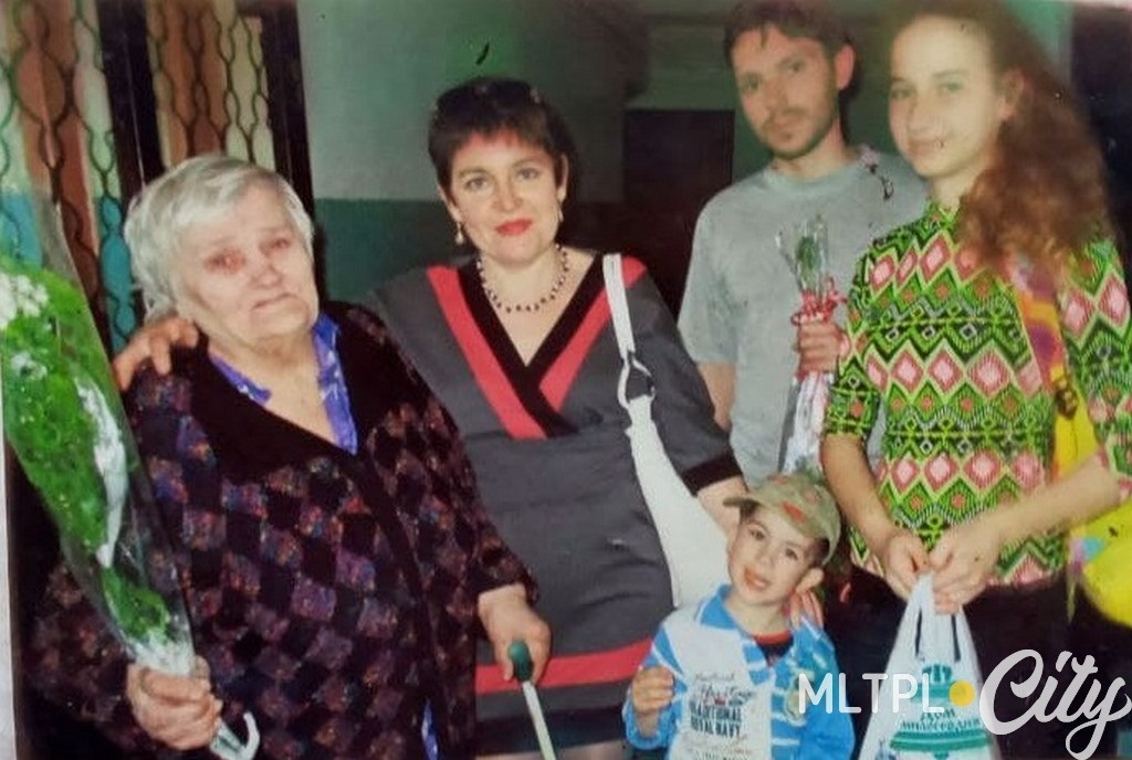 Ксения Михайловна (слева) с волонтерами пять лет назад