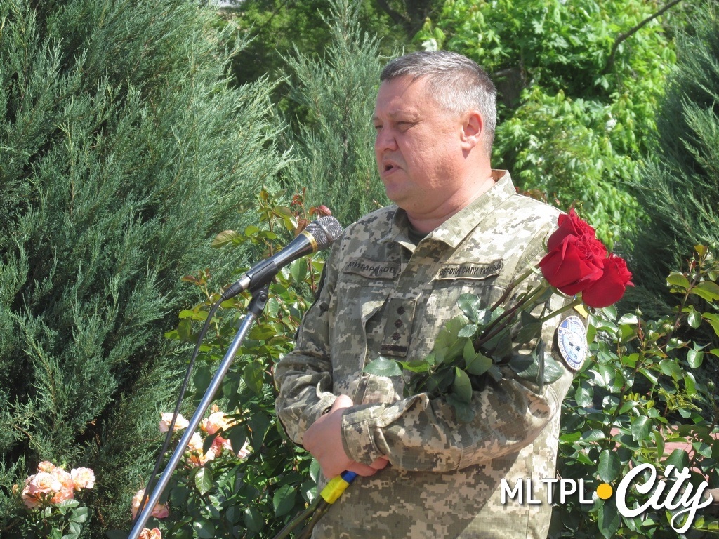 Полковник Дмитрий Мымриков признался, что сегодня у него сложный день...