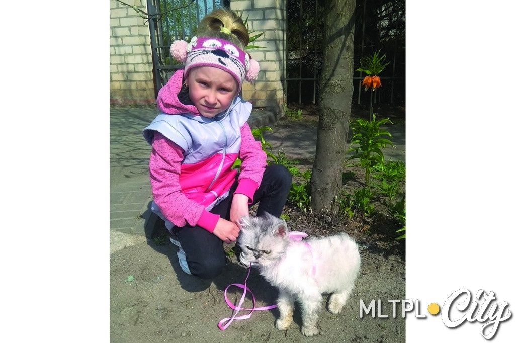 На другому місці Настя Адаменко (м. Мелітополь) зі своєю Мар'яною