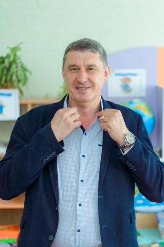 Сергій Іванович Туманов керуе Високівським закладом загальної середньої освіти