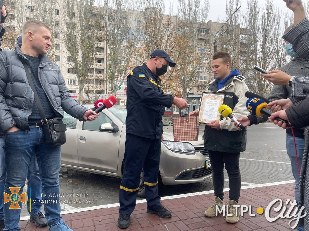 Олександр скромно подякував за щирі привітання та подарунки