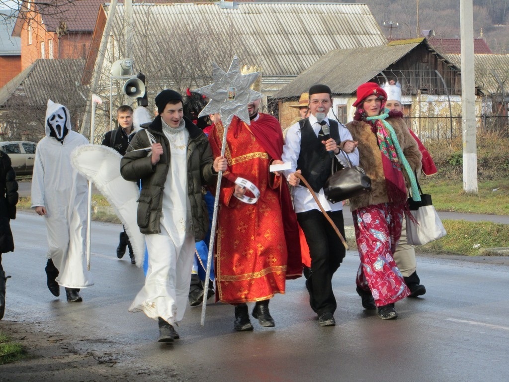 Чекаємо на ваші фотографії!