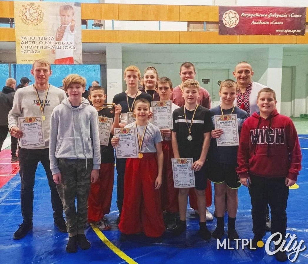 Спортсмени мелітопольського спортивного клубу «Єдність» на відкритому чемпіонаті «Навхрест» разом показали відмінні результати