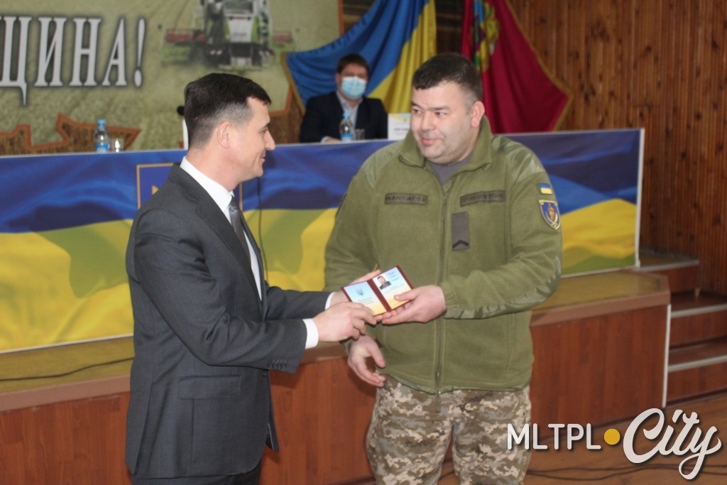 Сергій Прийма вручив перше депутатське посвідчення Штефану Іванчикову
