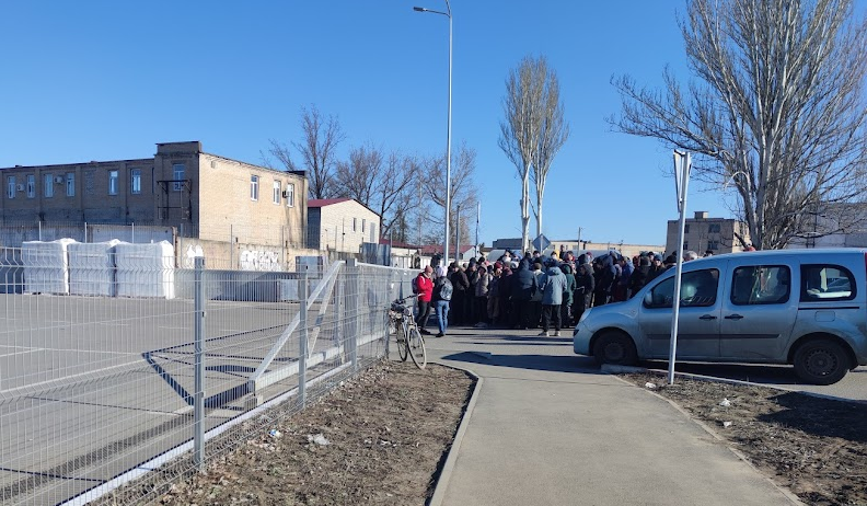 Черга у Епіцентр в Мелітополі.