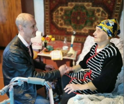 Такі картинки з відвідуванням Зубарєвим пенсіонерів створюють для проросійських пабликів.