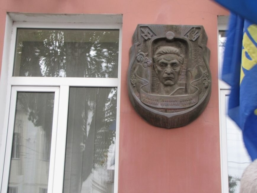 Доска пошани Дмитру Донцову у Мелітополі.