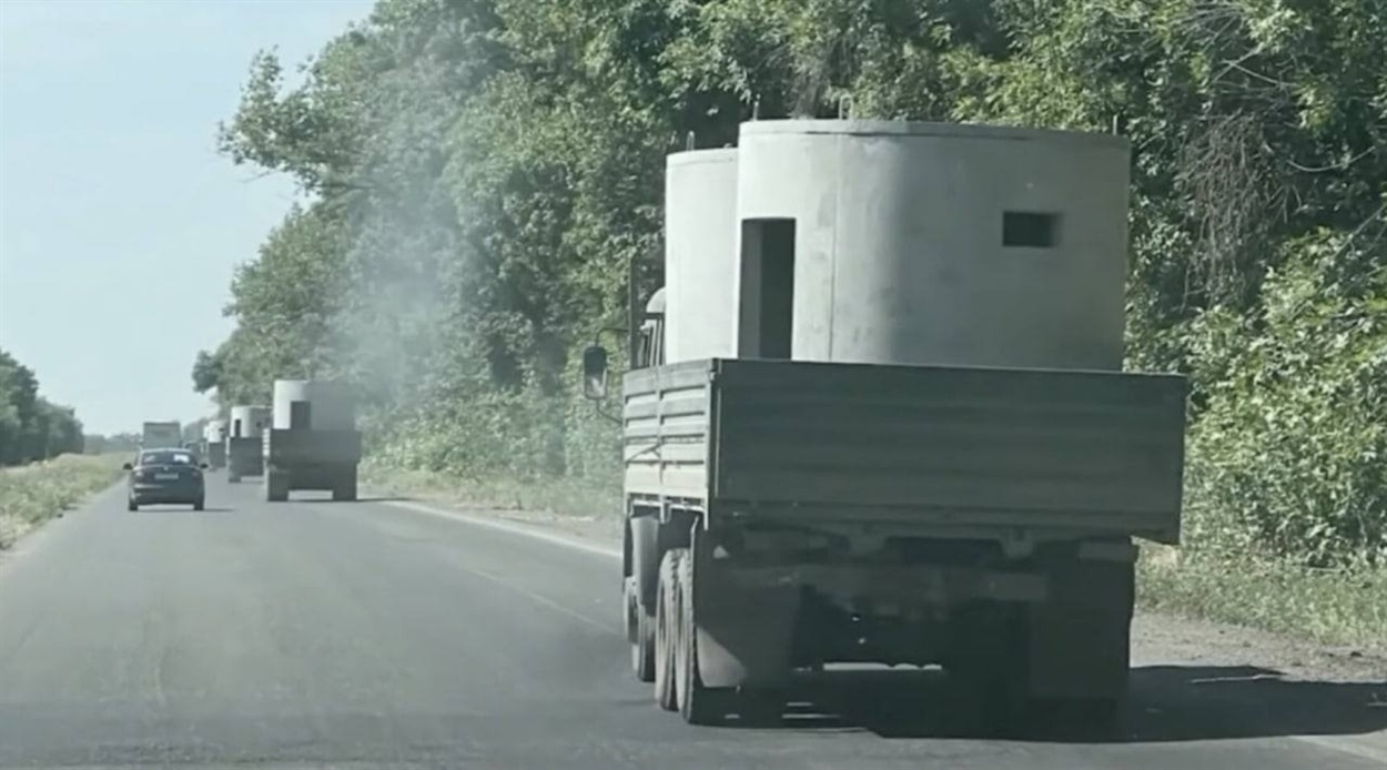 Вантажівки з ДОТами для укріплення