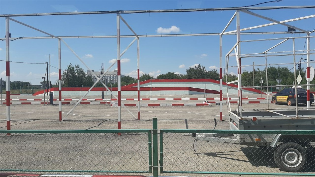 майданчик біля сервісного центру